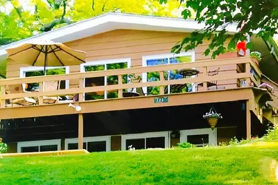 Image de Belle maison de lac située sur la rive sud de Green Lake, Wi