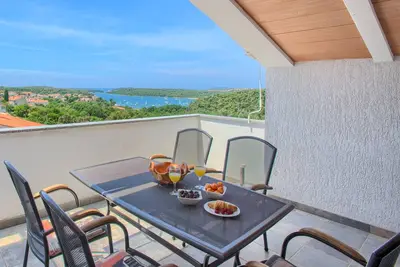 Image de Suite sur le toit Abby avec piscine et vue sur la mer