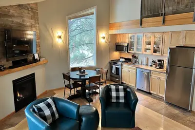 Image de Cozy Mt Bachelor Village Condo près du centre-ville de Bend