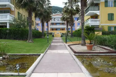 Image de Appartement F2 climatisé à Mandelieu dans résidence de standing avec piscine