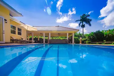 Image de Villa de luxe avec piscine privée dans Oceanfront Residence