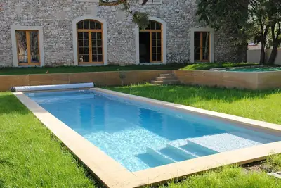 Image de Bâtisse de 180m2 avec piscine 12x4m d'eau salée
