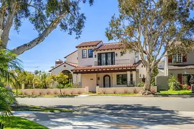 Image de Coronado Beach House - Un bloc et demi à la plage