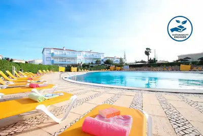 Image de Townhouse W/ Free Wi-Fi, A/C, In Complex W/ Large Pool & Other Amazing Amenities