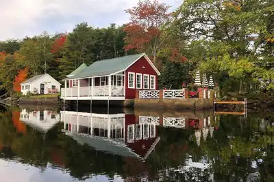 Image de Maison de thé paisible au bord du lac C1920, à quelques minutes de Damariscotta