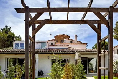 Image de Très beau 2 pièces. mezzanine. clim terrasse jardin. Verdure, calme, et confort.