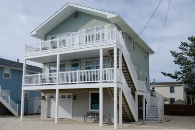 Image de Beau et Immaculé Duplex Oceanside! Juste à quelques pas de la plage! !