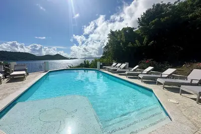 Image de Tranquillité d'esprit - Vos vues sur l'océan face à l'océan et votre piscine à débordement à l'hôtel St Thomas Escape