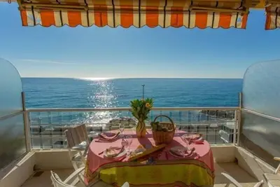 Image de 2p à Menton avec terrasse, climatisation et garage