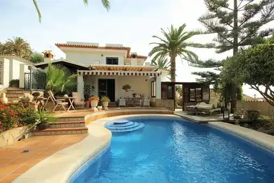 Image de Villa luxueuse à Altea avec une distance de marche de la plage et de la vieille ville