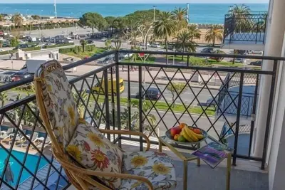 Image de Beau 2p Climatisé avec Terrasse Menton