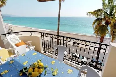 Image de Superbe 3p en bord de mer avec terrasse et garage à Menton