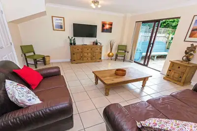 Image de Oysters | Sleeps 6 | Modern Villa & Dog Friendly