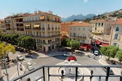 Image de Coquet 2p avec 2 balcons, clim, parking et Wi-Fi gratuit, en plein centre de Menton