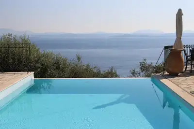 Image de Superbe villa avec piscine privée et vue mer panoramique