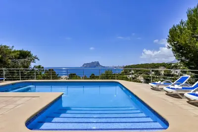 Image de villa à louer à Benissa Arc pour 12 personnes, piscine privée et vue sur la mer