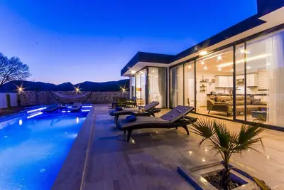 Image de Villa de style contemporain avec 2 chambres, dans un village totalement privé et paisible