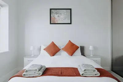 Image de Maison neuve dans le centre-ville de luxe!