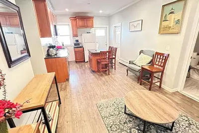 Image de Brand New 4 Br, parking gratuit, à proximité des transports en commun, à proximité de Boston et Cambridge