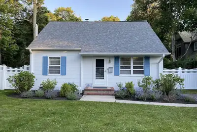 Image de Cottage dans le village de Southampton; Détendez-vous dans votre propre parc privé!