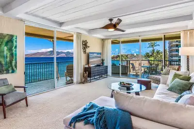 100% Kaanapali Oceanfront Beach Whaler