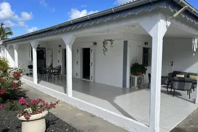 Magnifique Maison Créole pour location saisonnière dans un écrin de verdure