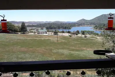 Image de Chalet de montagne avec vue sur le lac dans le parc d'État de Cuyamaca - Julian, Californie