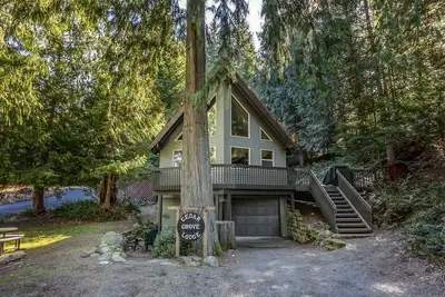 Image de Cedar Grove Lodge-wifi, câble, bain à remous, 12 couchages