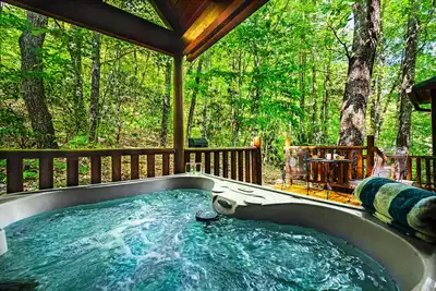 Image de Beary Sweet Retreat - Cozy 2 Bed / 2Bath Cabin w / Spa privatif! Retour à Gsmnp!