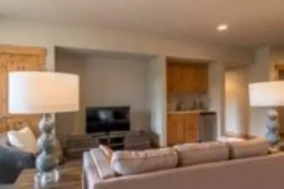 Image de Escapade à Schaffers Mill. Location de ski ou location longue durée disponible.