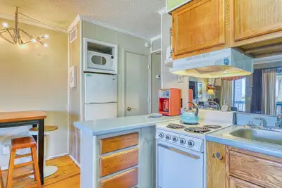 Image de Oceanfront condo w \/ piscine partagée et tennis - à quelques pas de la plage!