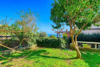 F3 Paisible au Cœur d’un Village en Bord de Mer - Parking Privé