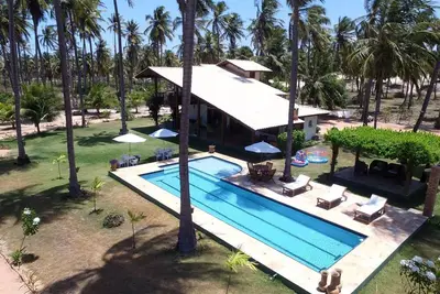 Image de Belle maison de charme avec 4 suites climatisées, piscine, à Guajirú Beach-Ce.