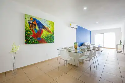 Image de Central & Elegant & Huge 2bd Flat | Sommeil 6 | Balcon privé