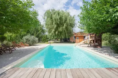 Image de mas du goupil: maison, piscine, tranquillité & espace au milieu des vergers