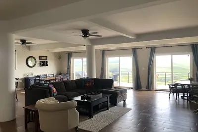 Image de Casa Tranquila Puerto Nuevo avec vue sur la mer et la montagne pour 20 personnes