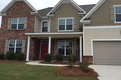 Image de Magnifique Et Spacieuse Maison De 4 Chambres Pour Le Tournoi Des MAÎTRES!