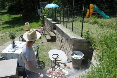 Image de Détendez-vous dans la piscine, jouez au babyfoot, au barbecue, économisez!