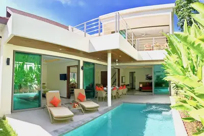 Image de Piscine privée avec 4 chambres
