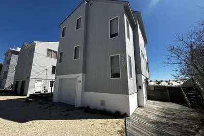 Image de 4 chambres hébergement à Brant Beach