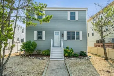 Image de Logement de 4 chambres Ă Brant Beach