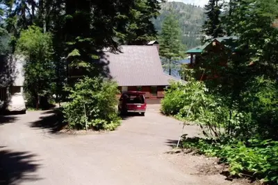 Image de 4 chambres, 2 salles de bain, 8 personnes. Donner Lakefront avec quai privé Dlr # 033