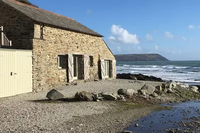 Image de Ce cottage spacieux et confortable occupe une position exceptionnelle sur la plage.