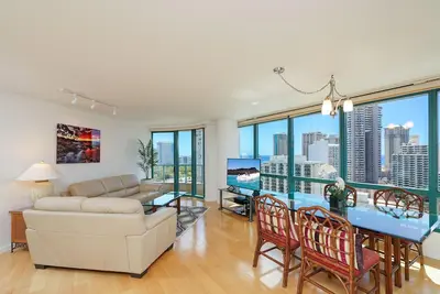 Image de Luxueux étage élevé Waikiki Landmark Condo, Ocean & Diamond Head vues!