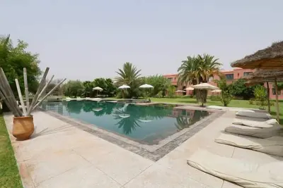 Image de Belle villa de luxe avec piscine immense
