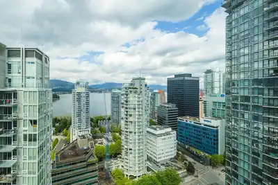 Grand condo au centre-ville de Vancouver avec vues sur le port
