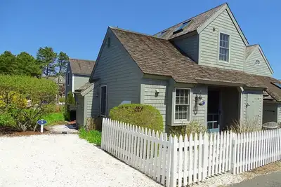 Image de Nouvellement rénové 2 chambres, 2 salles de bain unité d'extrémité