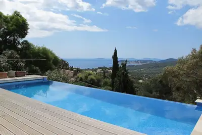 Image de Villa de 4/5 chambres avec piscine à débordement et vue imprenable sur la mer