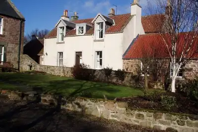 Image de Traditional Cottage with large garden and patio, Near harbour