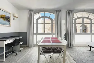 Image de Bright and authentic 1-bedroom apartment in the city center